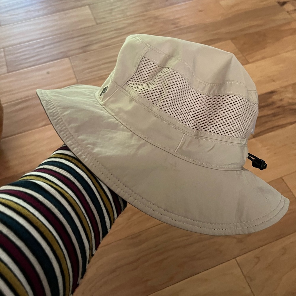 Columbia Hat Unisex Youth 0/S Fishing Hiking Vented Mesh Khaki Outdoor, NWOT